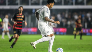 SP - BRASILEIRO B 2024, SANTOS X BRASILEIRO B 2024, SANTOS X SPORT - Gil jogador do Santos durante partida contra o Sport no estádio Vila Belmiro pelo campeonato Brasileiro B 2024.