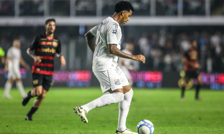 SP - BRASILEIRO B 2024, SANTOS X BRASILEIRO B 2024, SANTOS X SPORT - Gil jogador do Santos durante partida contra o Sport no estádio Vila Belmiro pelo campeonato Brasileiro B 2024.