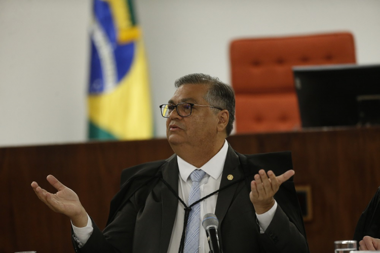 Dino determina transparência no repasse e destinação de ‘emendas Pix’