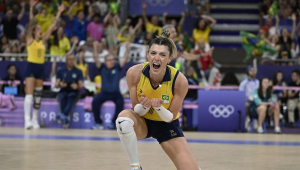 Lance da partida entre a equipe do Brasil e da Polônia, realizada na Arena Paris, na França