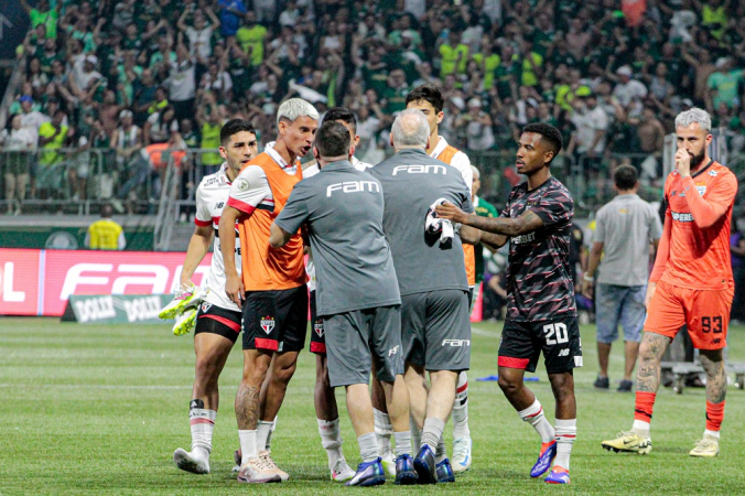 Confusão entre gandulos e jogadores do São Paulo