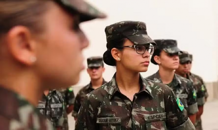 Governo permite alistamento voluntário de mulheres no serviço militar