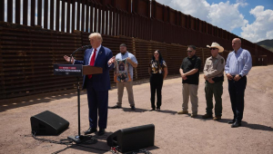 Trump discursa na fronteira com o México