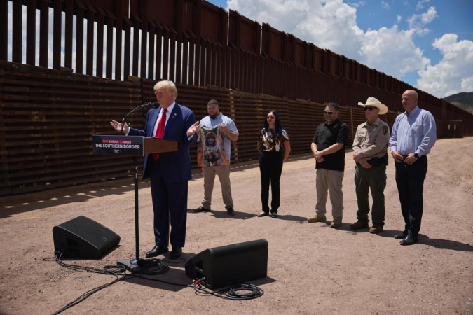 Trump discursa na fronteira com o México