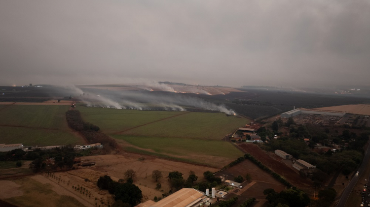 CBF adia jogo entre Botafogo-SP e Guarani após incêndios na região de Ribeirão Preto