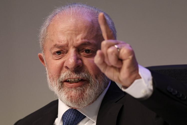 Lula diz que próximo presidente do Banco Central deve ter coragem para alterar juros e não confirma Galípolo no cargo