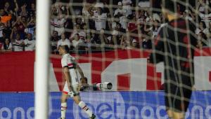 Calleri, do São Paulo, comemora após marcar gol na partida entre São Paulo e Flamengo