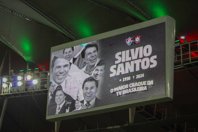 Homenagem ao apresentador Silvio Santos na partida entre Fluminense e Corinthians, válida pelo Campeonato Brasileiro