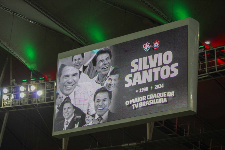 Corinthians e Fluminense empatam em duelo marcado por homenagem a Silvio Santos