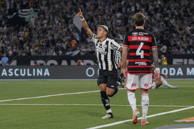 Matheus Martins comemorando gol em Partida entre Botafogo x Flamengo