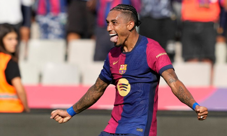 Com hat-trick de Raphinha, Barcelona goleia Valladolid por 7 a 0 na La Liga