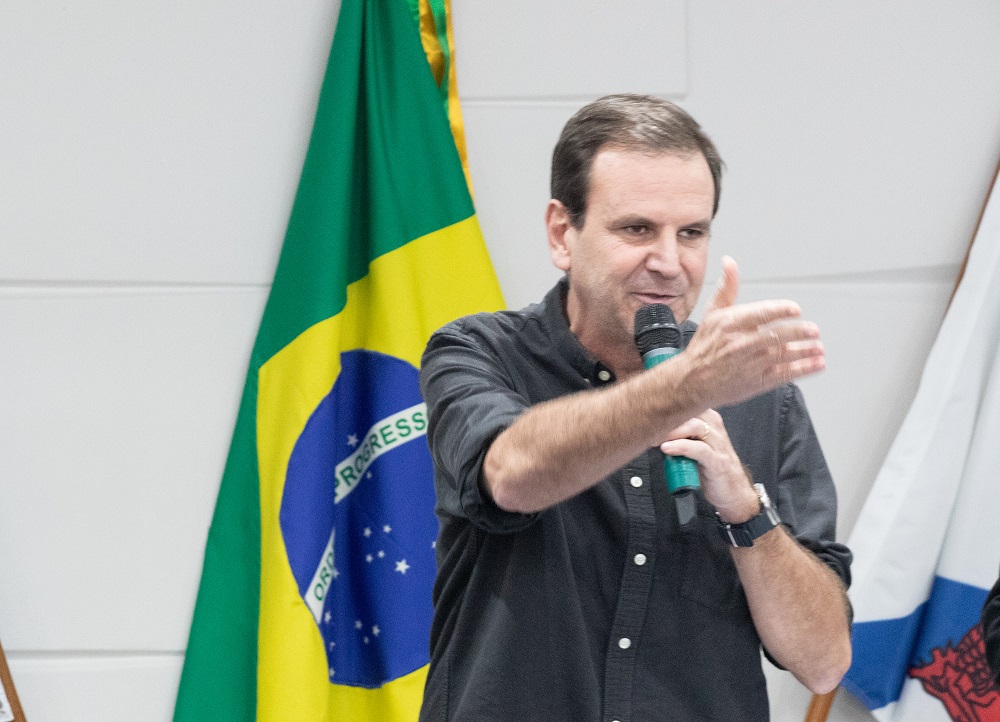 O prefeito do Rio, Eduardo Paes, participa do leilão do terreno do Gasômetro