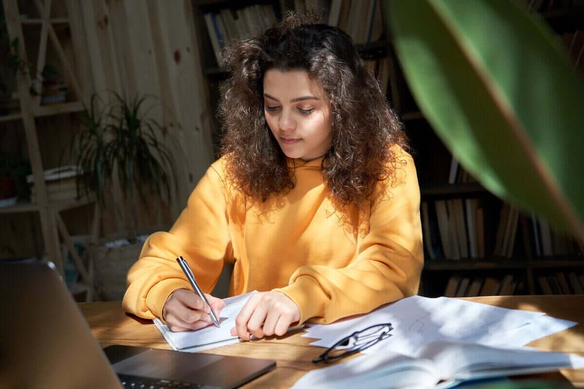 A pressão familiar durante o vestibular pode intensificar o estresse e a ansiedade dos estudantes 