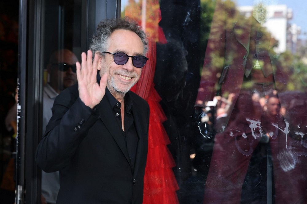 Tim Burton ganha estrela na Calçada da Fama de Hollywood