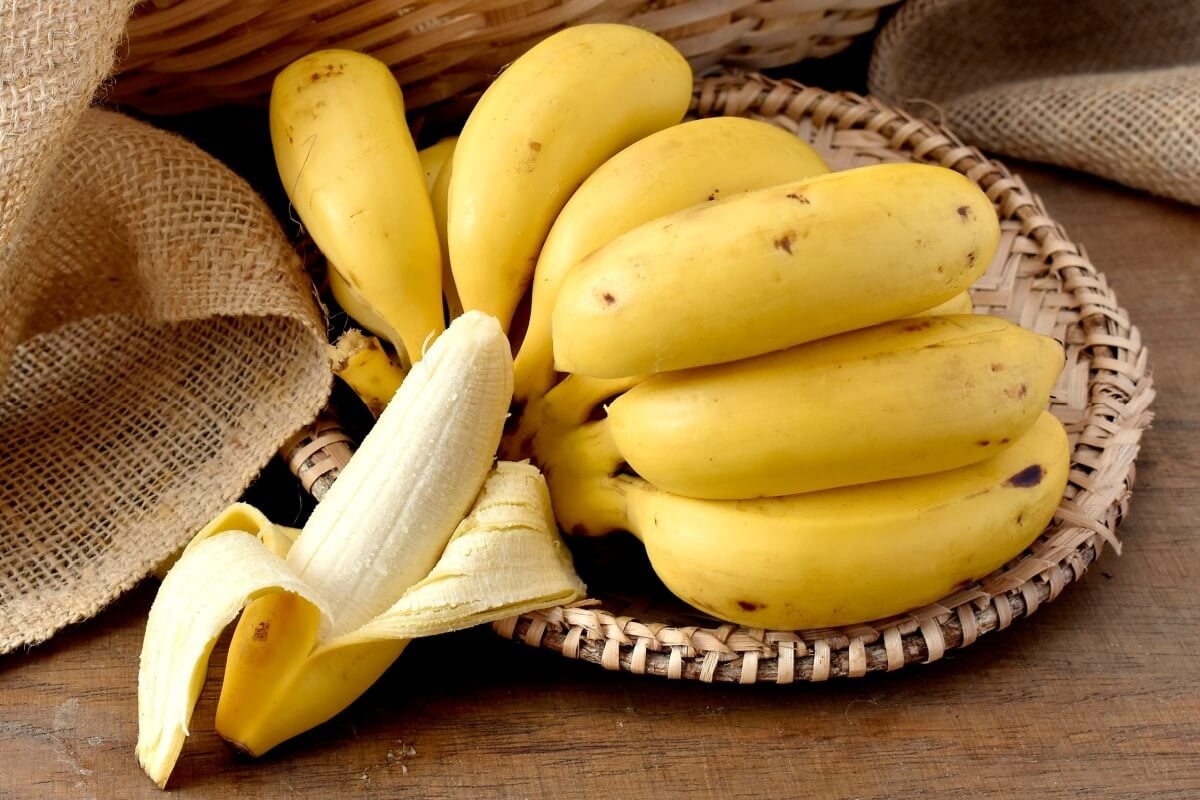 O consumo de banana traz diversos benefícios para a saúde 