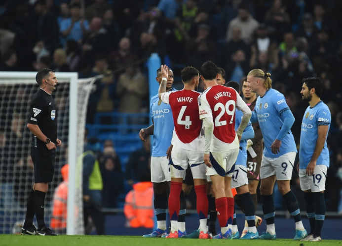 Haaland e Gabriel Jesus trocam ofensas em Manchester City x Arsenal