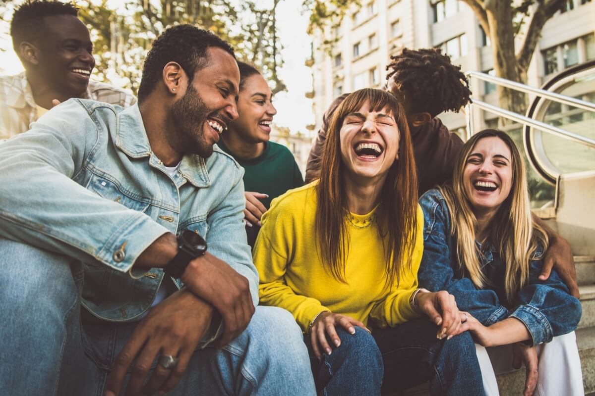 Pessoas felizes cuidam mais de si e isso pode  aumentar a longevidade 