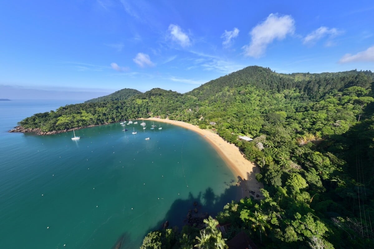 Ubatuba, no litoral Norte de São Paulo, encanta com sua exuberante natureza, rica cultura e mais de 100 praias 