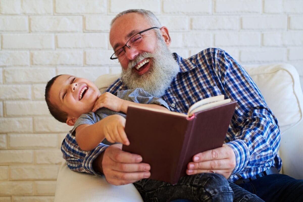 A leitura em conjunto cria lembranças para uma vida inteira 