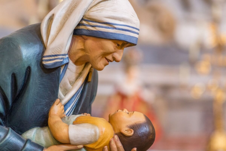 5 orações para o Dia de Santa Madre Teresa de Calcutá