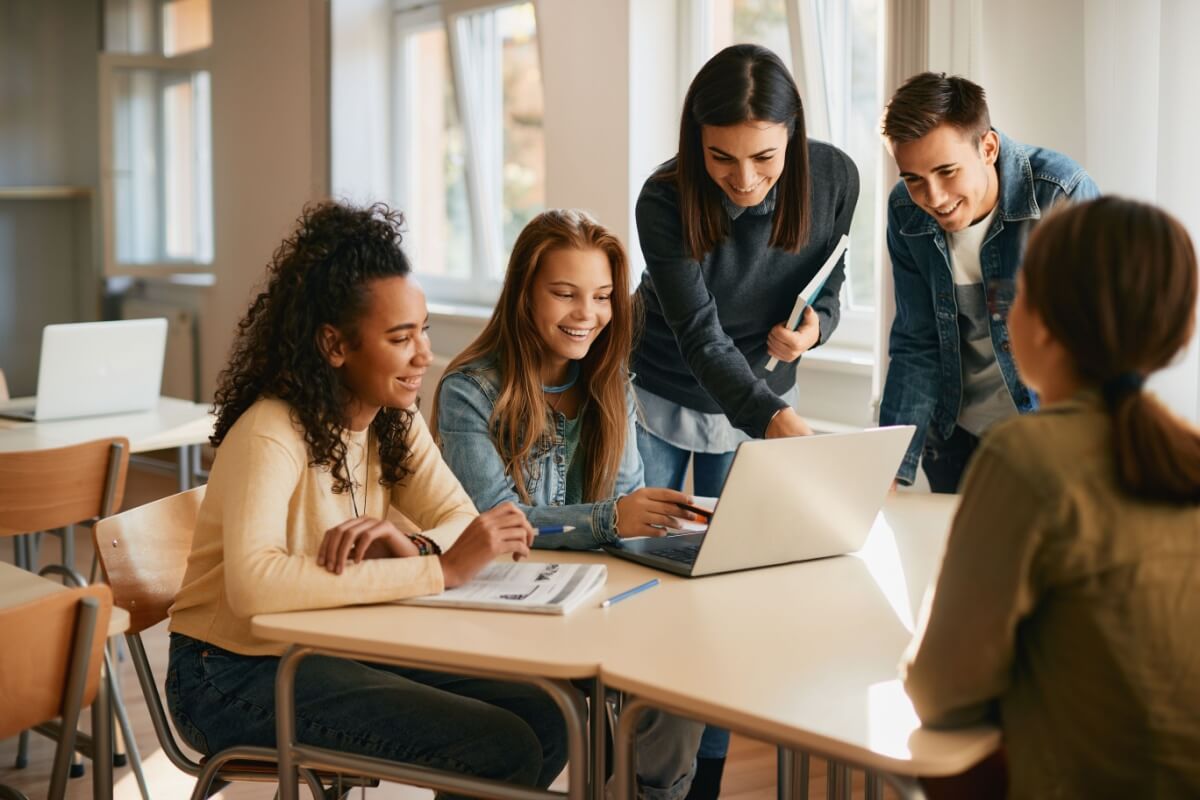 A lei que reestrutura o Ensino Médio, aprovada em julho, será implementada em 2025 