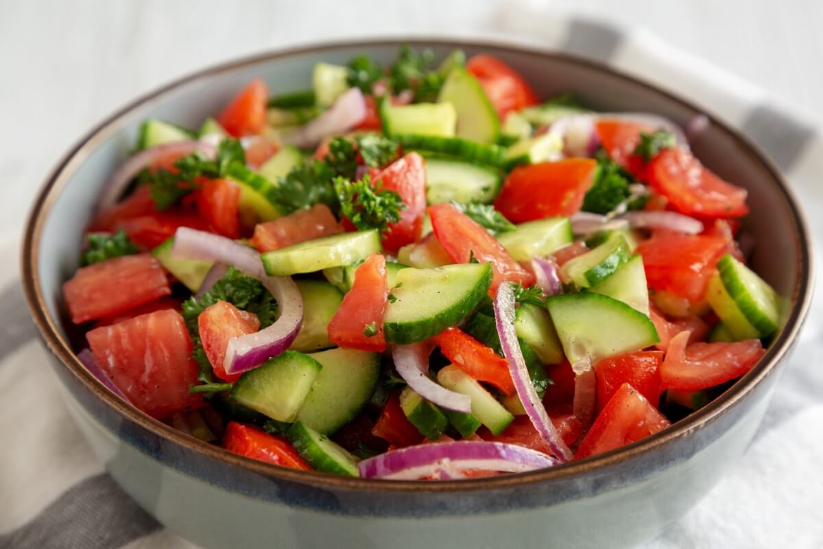 Salada de pepino com tomate e melancia 