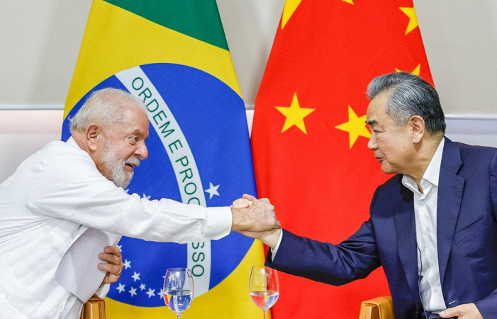 Presidente da República, Luiz Inácio Lula da Silva, durante audiência concedida ao Ministro dos Negócios Estrangeiros da República Popular da China, Wang Yi