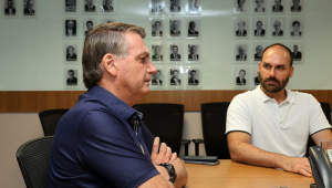 O Presidente de Honra do PL, Jair Bolsonaro, o Deputado Eduardo Bolsonaro e parlamentares federais e estaduais do PL durante reunião de apoio ao Ex Presidente Jair Bolsonaro.