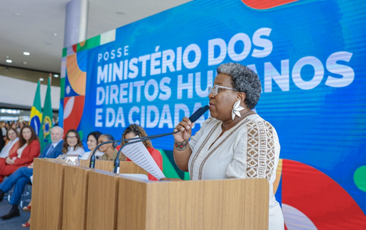 Macaé Evaristo toma posse como ministra dos Direitos Humanos após demissão de Silvio Almeida