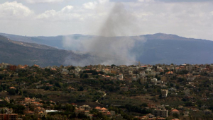 Houla (Lebanon), 19/09/2024.- Smoke rises after an Israeli shelling hit the Khiyam town near the Lebanese-Israeli border in southern Lebanon, 19 September 2024. Lebanon's Health Minister Firas Abiad said on 19 September that at least 37 people have been and more than 2,900 others injured after multiple wireless communication devices (pagers) were detonated on 17 and 18 September. Lebanon's Hezbollah said in a statement that Israel was behind the attacks. The Israeli military stated that it struck a number of Hezbollah targets in Lebanon to 'degrade' the group's capabilities and infrastructure, accusing the militant group of turning southern Lebanon into a 'combat zone'. (Líbano, Hizbulá/Hezbolá)