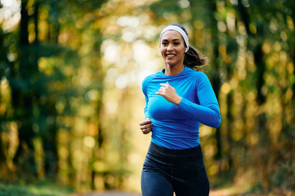 A corrida é um esporte acessível e traz diversos benefícios para a saúde 