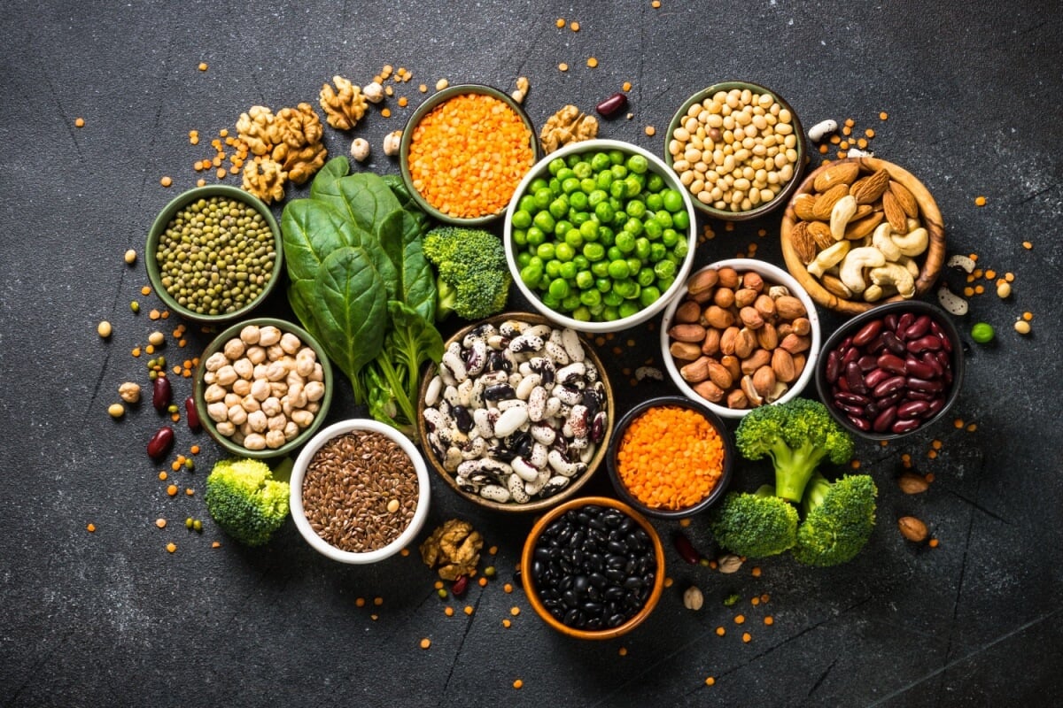 Cada vez mais pessoas adotam dietas plant-based, como veganismo e o vegetarianismo 