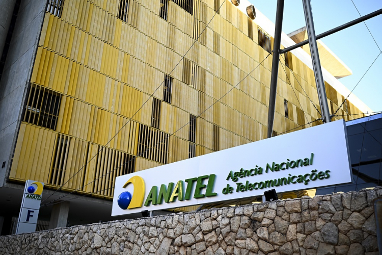 Anatel divulga lista com mais de 2.000 empresas de apostas irregulares no Brasil