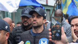 O candidato à Prefeitura de São Paulo, Pablo Marçal (PRTB), faz caminhada de campanha pela rua Santa Ifigênia, na região central de São Paulo