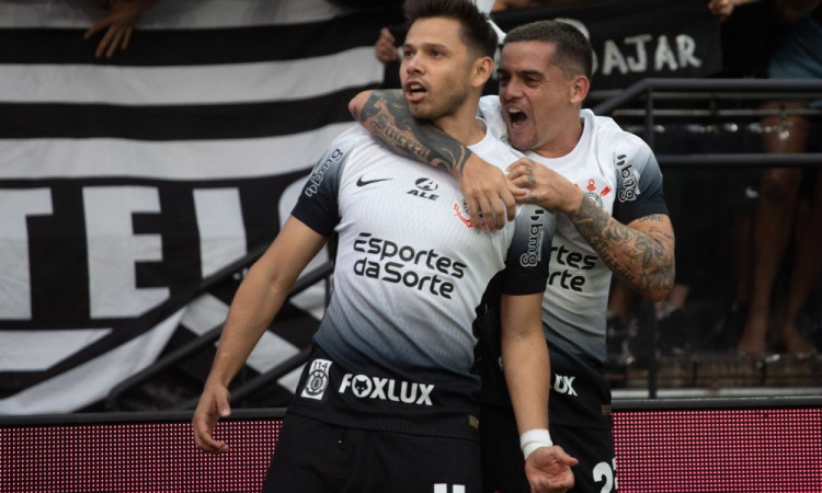 No dia do aniversário, Corinthians derrota Flamengo com gol de Romero, maior artilheiro da arena