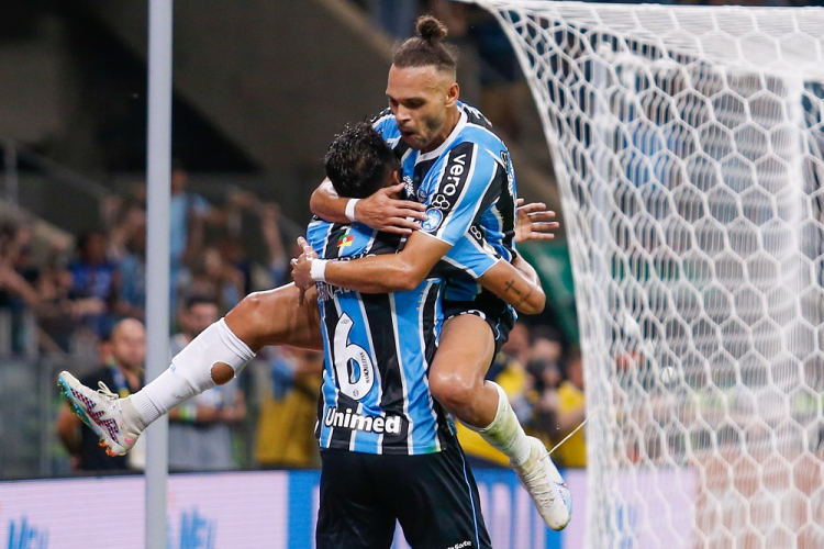 Com um a mais, Grêmio supera reservas do Flamengo e reage no Brasileirão