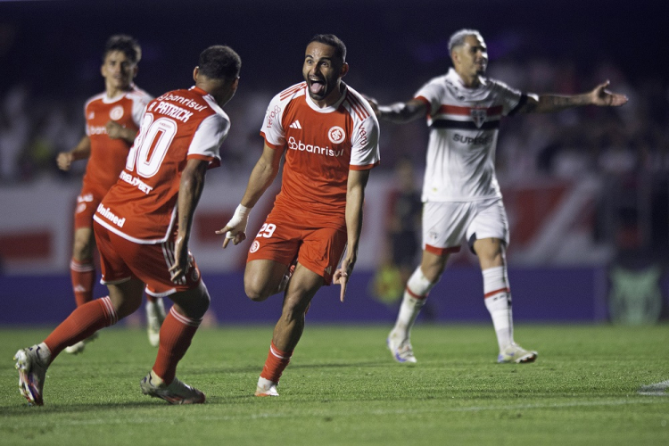 São Paulo leva virada do Internacional e perde por 3 a 1 dos gaúchos no MorumBis