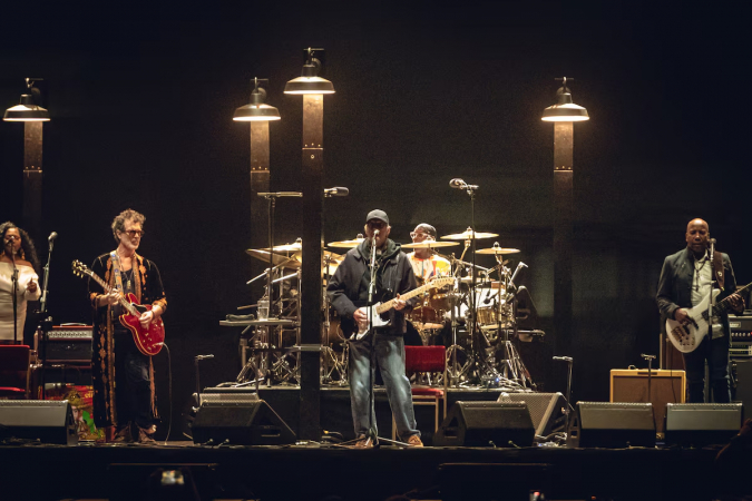 Eric Clapton, agasalhado no palco do Allianz Parque Foto: Divulgação/MOVE Concerts