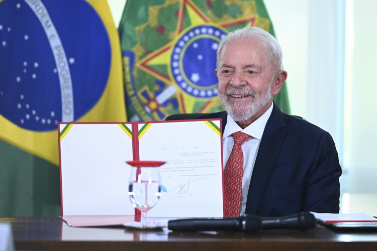 Lula sanciona leis para fortalecer relação com o público cristão