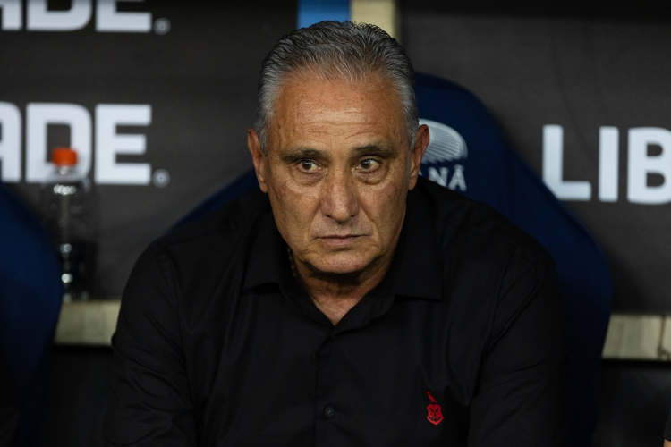 Torcida do Flamengo perde a paciência com Tite e xinga o técnico no Maracanã