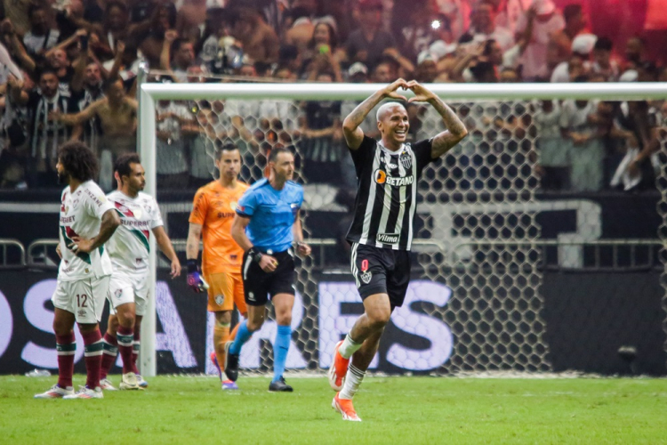 Deyverson entra, define vitória sobre o Fluminense e leva Atlético-MG à semi da Libertadores