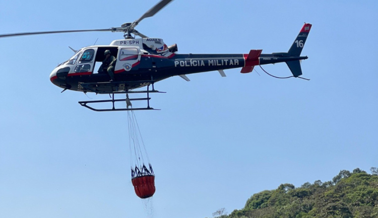 Metade dos helicópteros da PM é usada para combate às queimadas no Estado de São Paulo