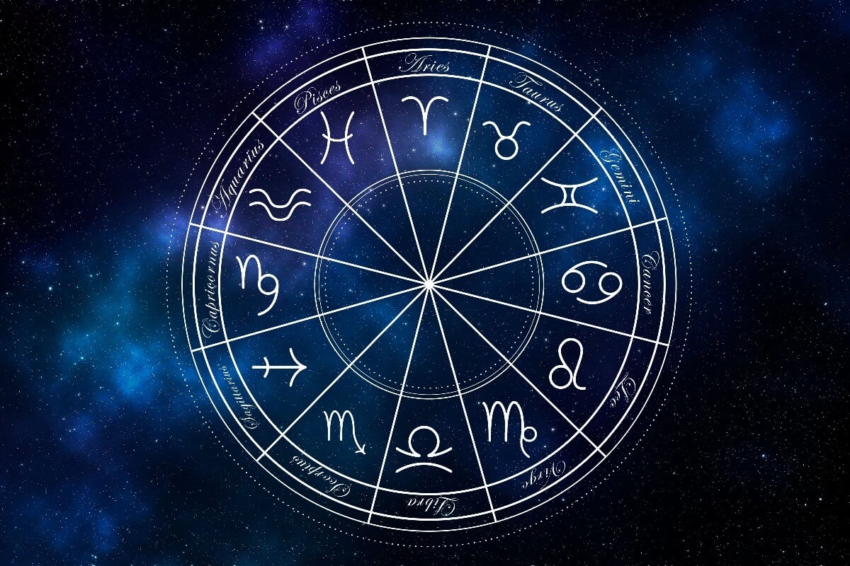 A astrologia nos conecta com o cosmos, revelando tendências e previsões que podem nos guiar em direção ao equilíbrio 