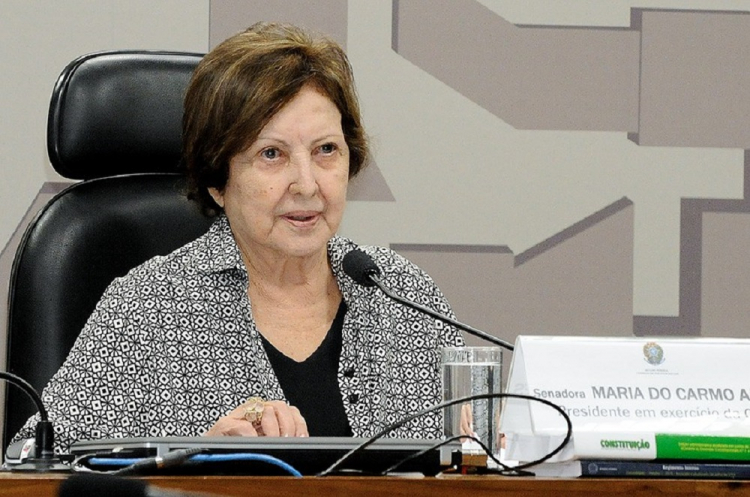 Morre Maria do Carmo Alves, a primeira senadora de Sergipe, aos 83 anos