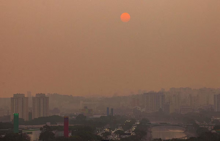 Seca histórica deixa cidades brasileiras com níveis de umidade comparáveis aos de deserto; mais de mil estão em alerta