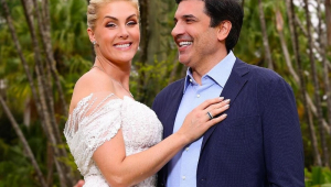 Ana Hickmann e Edu Guedes publicaram nas redes sociais as fotos da festa de noivado