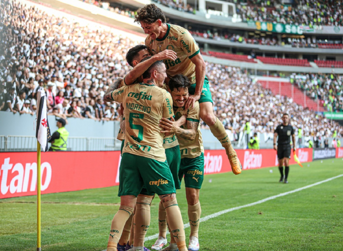 Palmeiras vence o Vasco graças a Flaco López e mantém perseguição ao Botafogo no Brasileirão