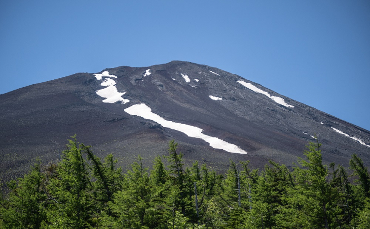 Monte Fuji do Japão fica sem neve em outubro, algo inédito em 130 anos