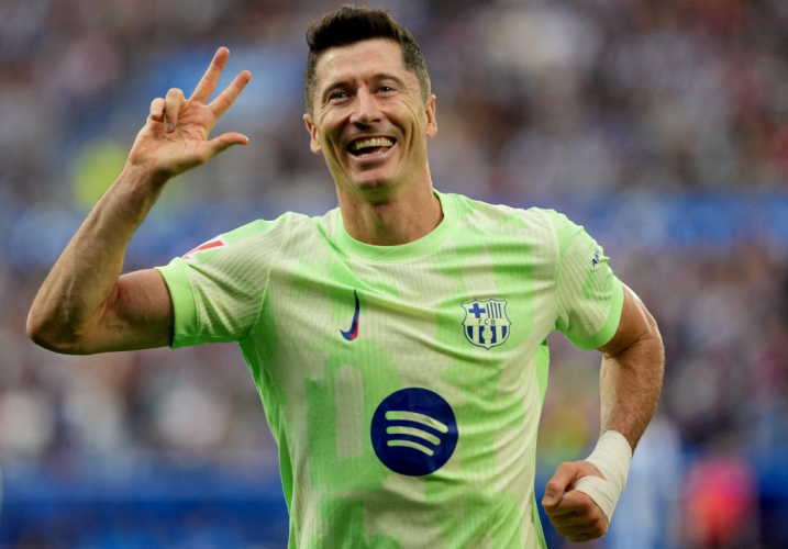 Com 3 gols de Lewandowski, Barcelona bate Alavés e lidera Campeonato Espanhol