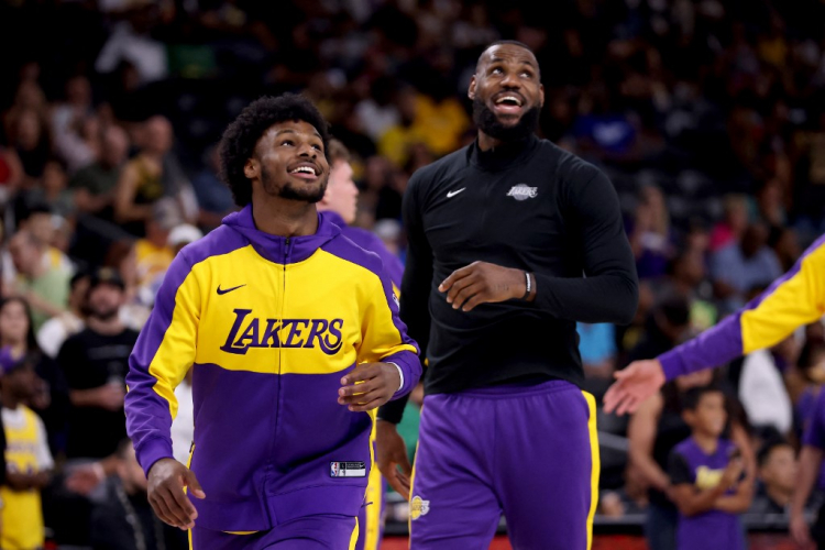 LeBron joga com Bronny James pelos Lakers e pai e filho fazem história na NBA